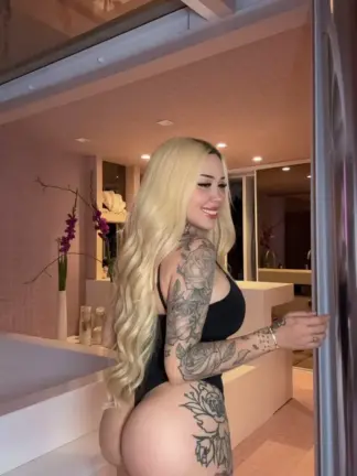 Missjadelavoie Showing Her Ass