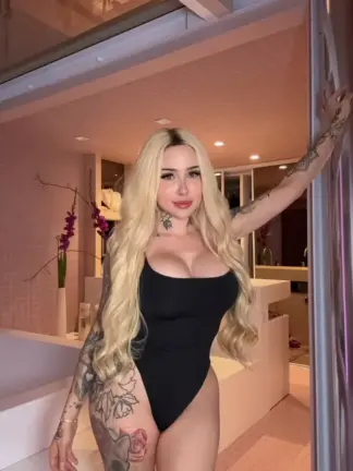 Missjadelavoie Posing in Sexy Black Outfit